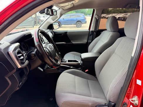 Used 2019 Toyota Tacoma SR5 RWD image 14