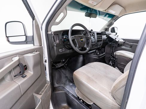Used 2021 Chevrolet Express 2500 RWD image 14