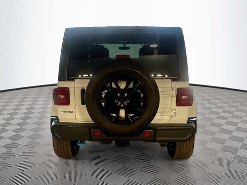 Used 2023 Jeep Wrangler Unlimited Sahara w/ Cold Weather Group AWD/4WD image 7