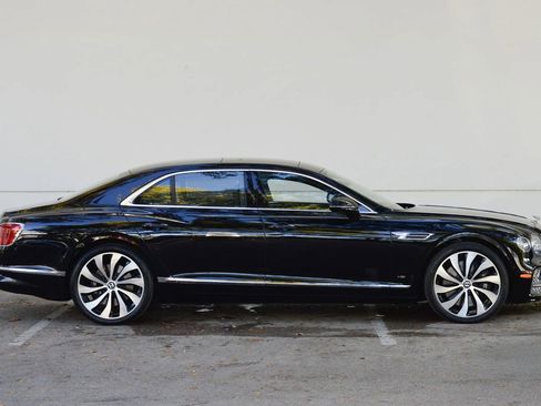 Used 2022 Bentley Flying Spur V8 image 16