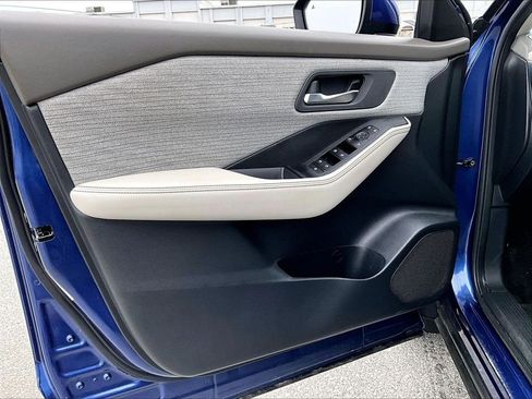 Used 2023 Nissan Rogue SV AWD/4WD image 9