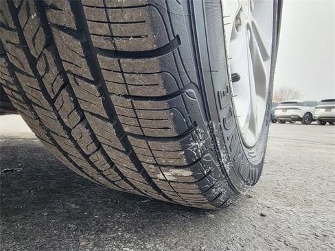 Used 2019 Chevrolet Cruze Diesel w/ Sun And Sound Package image 18