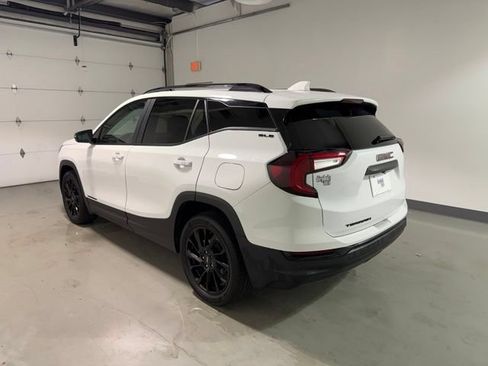 Used 2024 GMC Terrain SLE w/ Driver Convenience Package FWD image 5