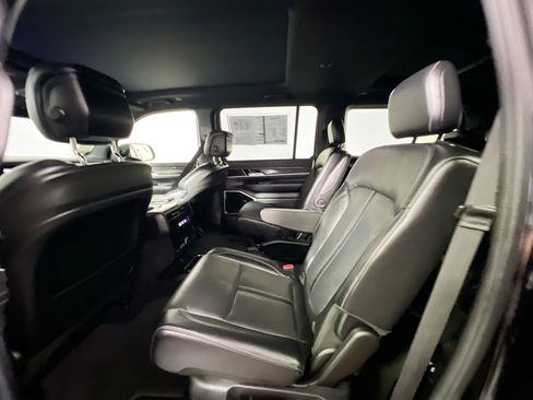 Used 2022 Jeep Wagoneer Series III w/ Premium Group I image 29