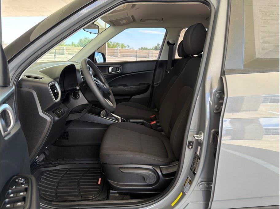 Used 2022 Hyundai Venue SE FWD image 10