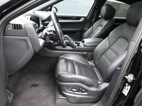 Certified 2024 Porsche Cayenne S w/ Premium Package Plus (PP1) AWD/4WD image 5