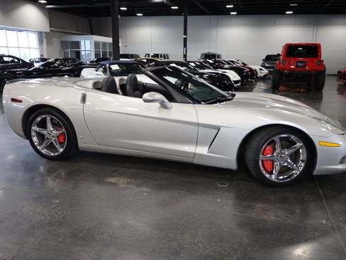 Used 2005 Chevrolet Corvette Convertible w/ Preferred Equipment Group image 8