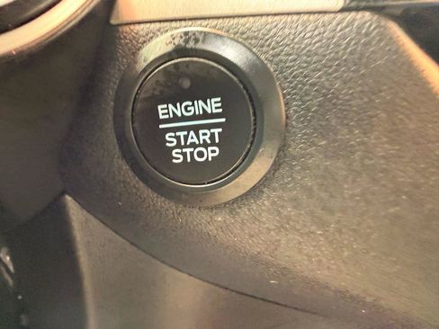 Used 2020 Ford Escape SE FWD image 17