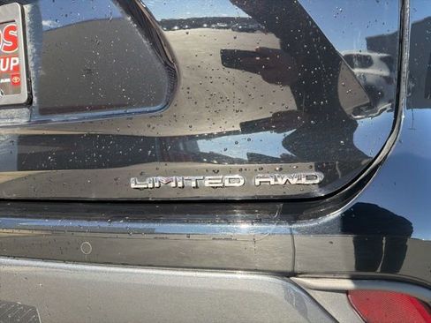 Used 2022 Toyota Highlander Limited image 9