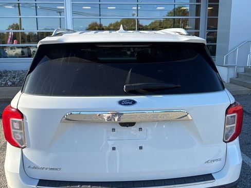 Certified 2022 Ford Explorer Limited w/ Equipment Group 301A image 4