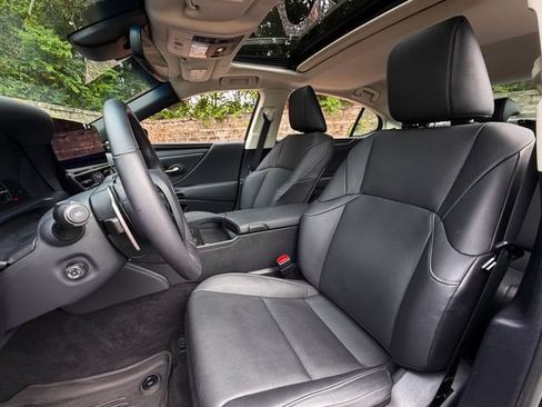 Certified 2024 Lexus ES 350 w/ Premium Package FWD image 18