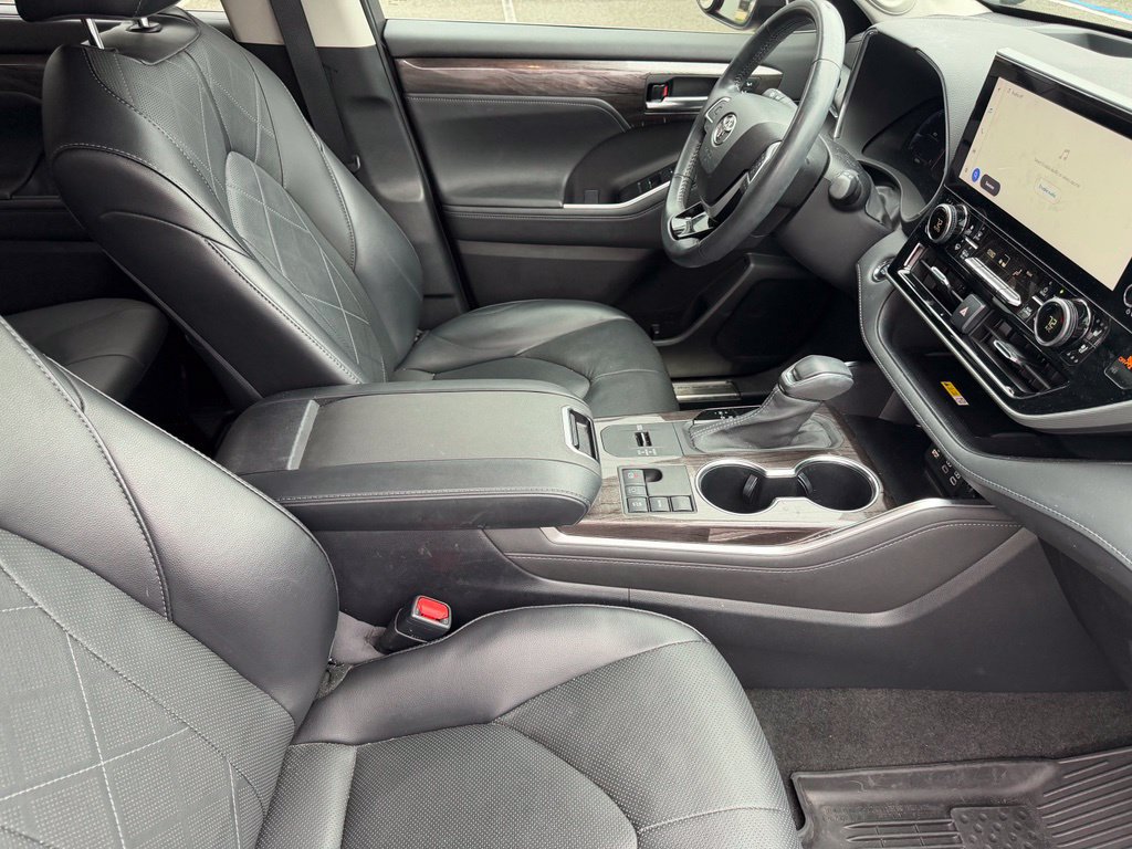 Used 2023 Toyota Highlander Platinum FWD image 15