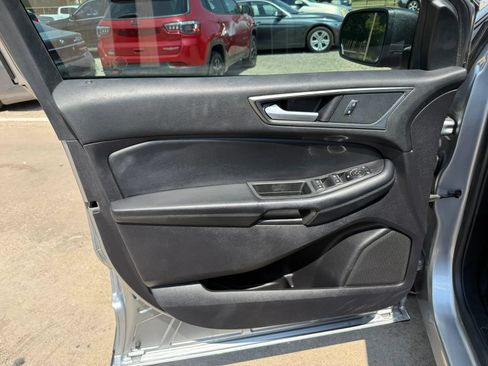 Used 2020 Ford Edge SE FWD image 19