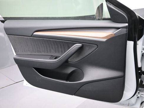 Used 2023 Tesla Model 3 Standard Range RWD image 6