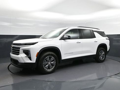 New 2026 Chevrolet Traverse LT image 3