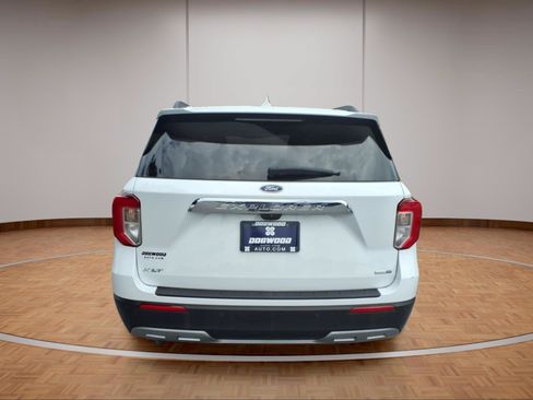 Used 2020 Ford Explorer XLT w/ Equipment Group 202A AWD/4WD image 5