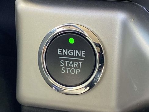 Used 2023 Ford Expedition XLT image 30