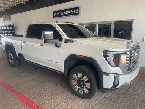 Used 2024 GMC Sierra 2500 Denali w/ Denali Reserve Package AWD/4WD image 3