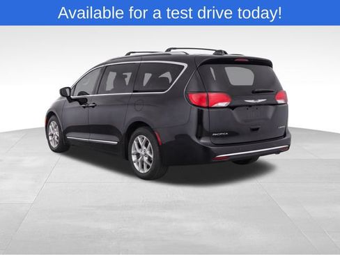 Used 2020 Chrysler Pacifica Limited FWD image 3