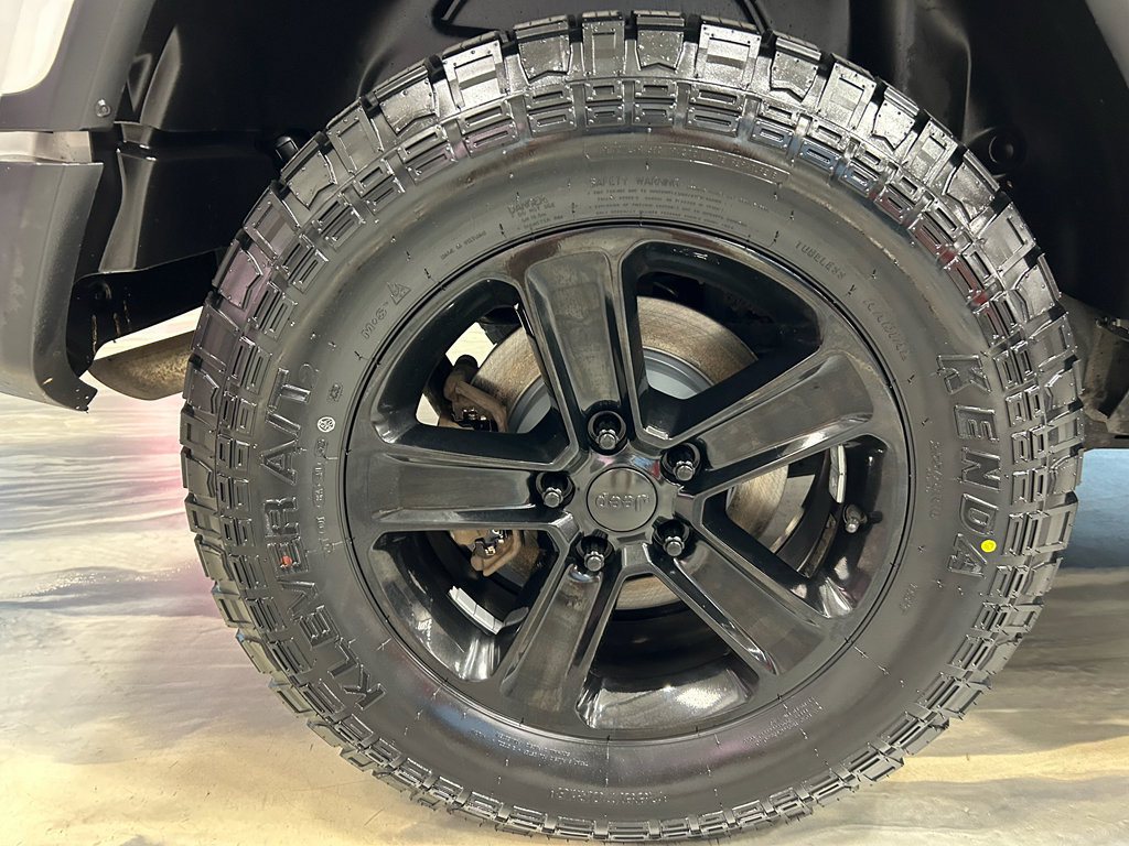 Used 2018 Jeep Wrangler Unlimited Sahara AWD/4WD image 21