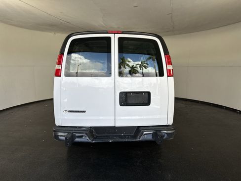 Used 2022 Chevrolet Express 2500 w/ Driver Convenience Package image 10