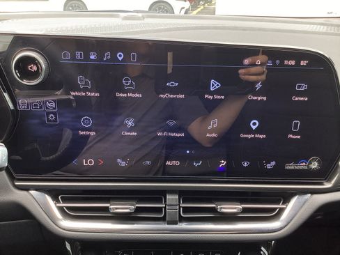 Used 2026 Chevrolet Equinox EV LT w/ Comfort Package FWD image 17
