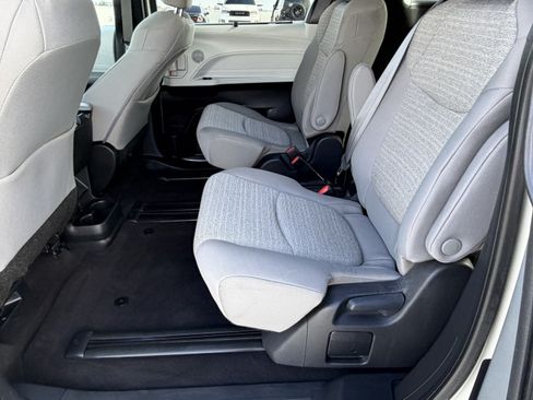 Certified 2025 Toyota Sienna LE FWD image 23