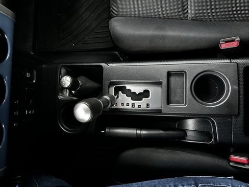 Used 2013 Toyota FJ Cruiser 4WD image 21