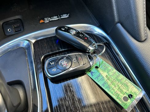 Used 2021 Buick Enclave Avenir image 28