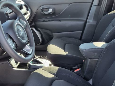 Used 2023 Jeep Renegade Latitude AWD/4WD image 26