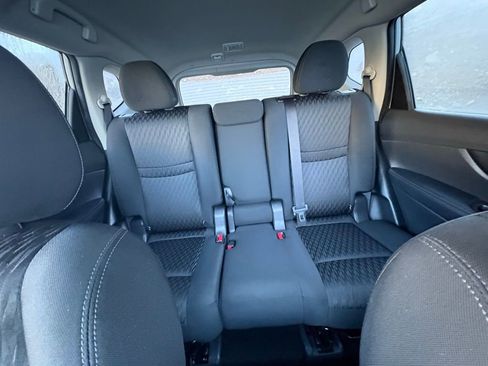 Used 2018 Nissan Rogue SV image 22