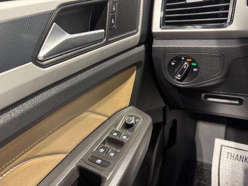 Used 2022 Volkswagen Atlas Cross Sport SE image 22