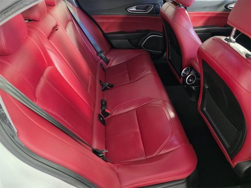 Used 2019 Alfa Romeo Giulia image 29