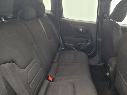 Used 2021 Jeep Renegade Latitude FWD image 19
