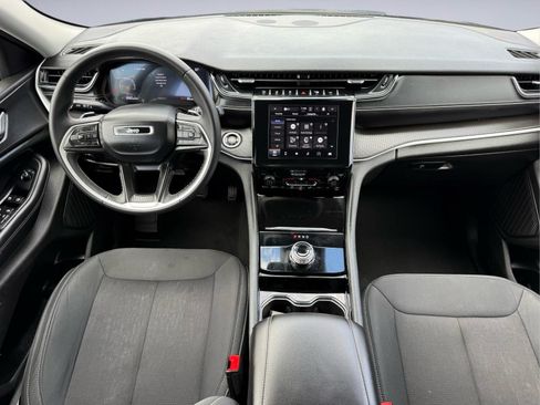 Used 2023 Jeep Grand Cherokee Laredo AWD/4WD image 17