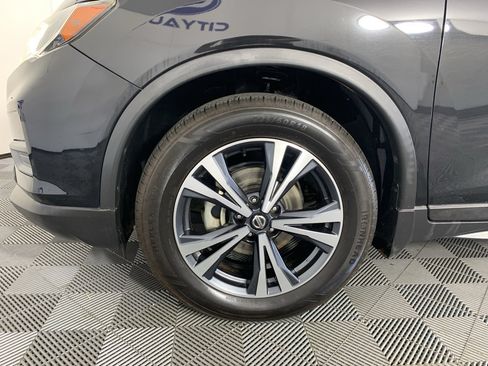 Used 2020 Nissan Rogue SV w/ Premium Package FWD image 11