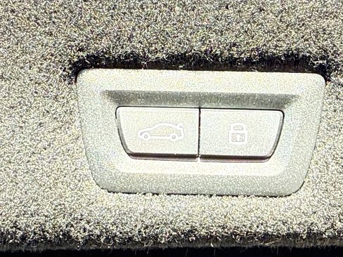 New 2026 BMW 750e xDrive image 13