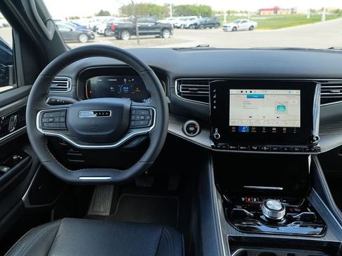 Used 2024 Jeep Wagoneer L Series III w/ Flexible Seating Group AWD/4WD image 28