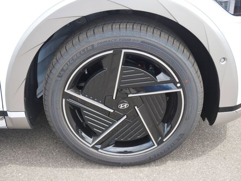 New 2025 Hyundai Ioniq 5 Limited image 5