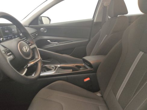 Used 2025 Hyundai Elantra SE FWD image 17
