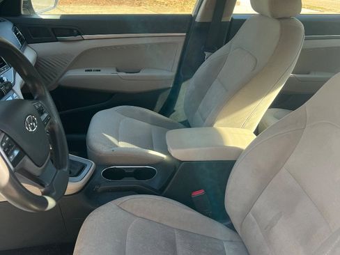 Used 2017 Hyundai Elantra SE image 4