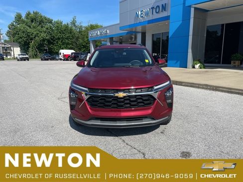 Used 2024 Chevrolet Trax LT FWD image 3