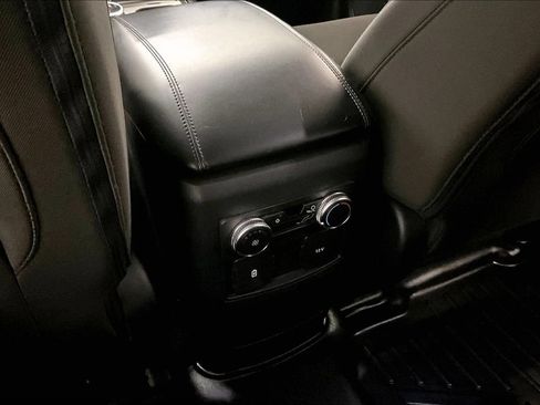 Used 2021 Ford Explorer XLT AWD/4WD image 10