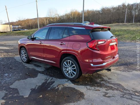 Used 2024 GMC Terrain Denali image 5