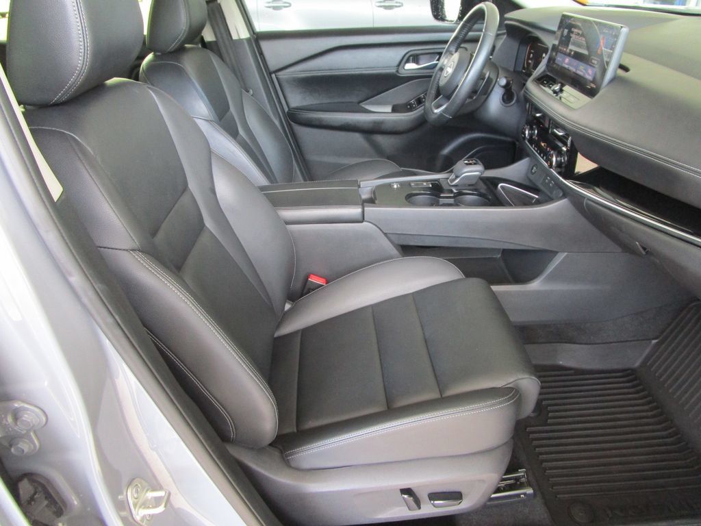 Used 2024 Nissan Rogue SL FWD image 29