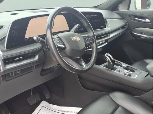 Used 2024 Cadillac XT4 Premium Luxury image 8