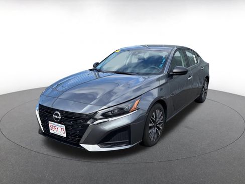 Used 2025 Nissan Altima 2.5 SV FWD image 5