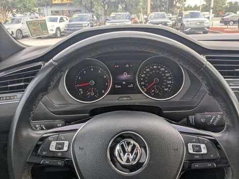 Used 2020 Volkswagen Tiguan SE R-Line FWD image 32