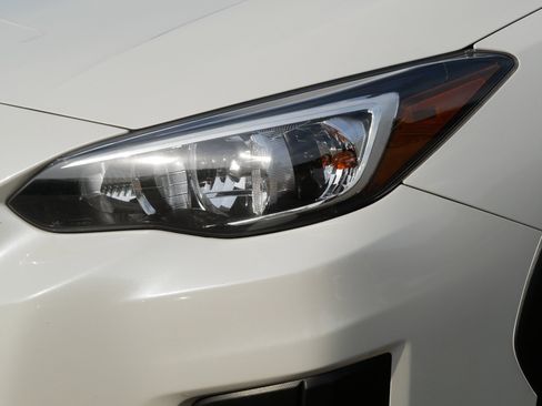 Used 2018 Subaru Crosstrek 2.0i Premium AWD/4WD image 16