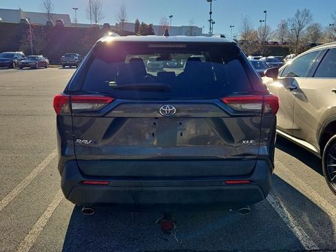 Used 2021 Toyota RAV4 XLE image 9
